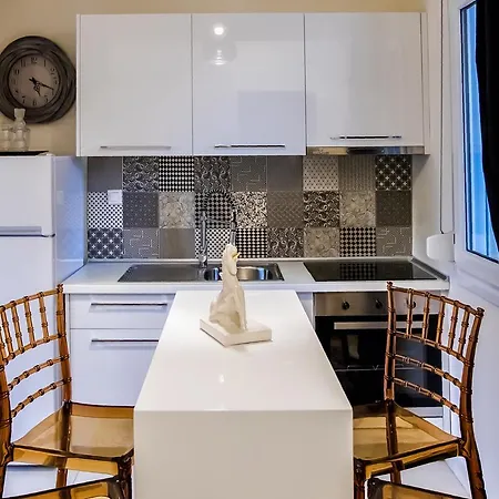 Deluxe Apartments - Parking , Central Suites Appartamento