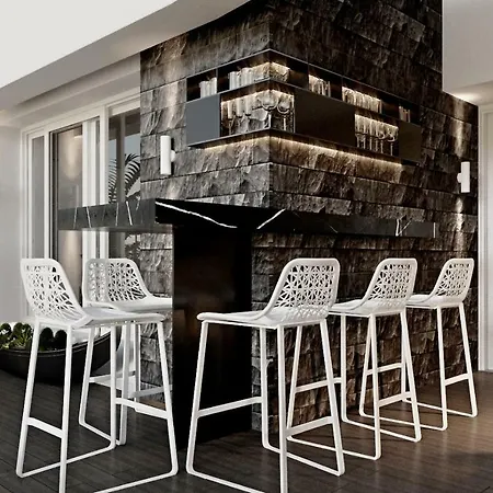 Deluxe Apartments - Parking , Central Suites