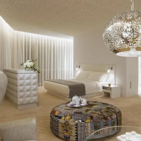 Deluxe Apartments - Parking , Central Suites