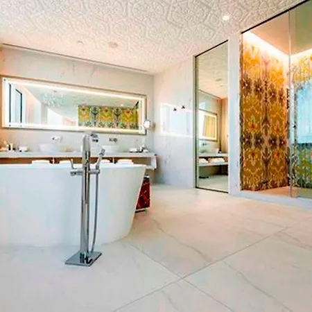 Deluxe Apartments - Parking , Central Suites * Dráma
