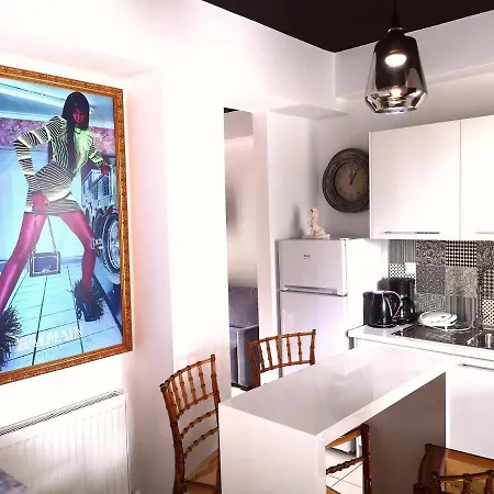 Deluxe Apartments - Parking , Central Suites *